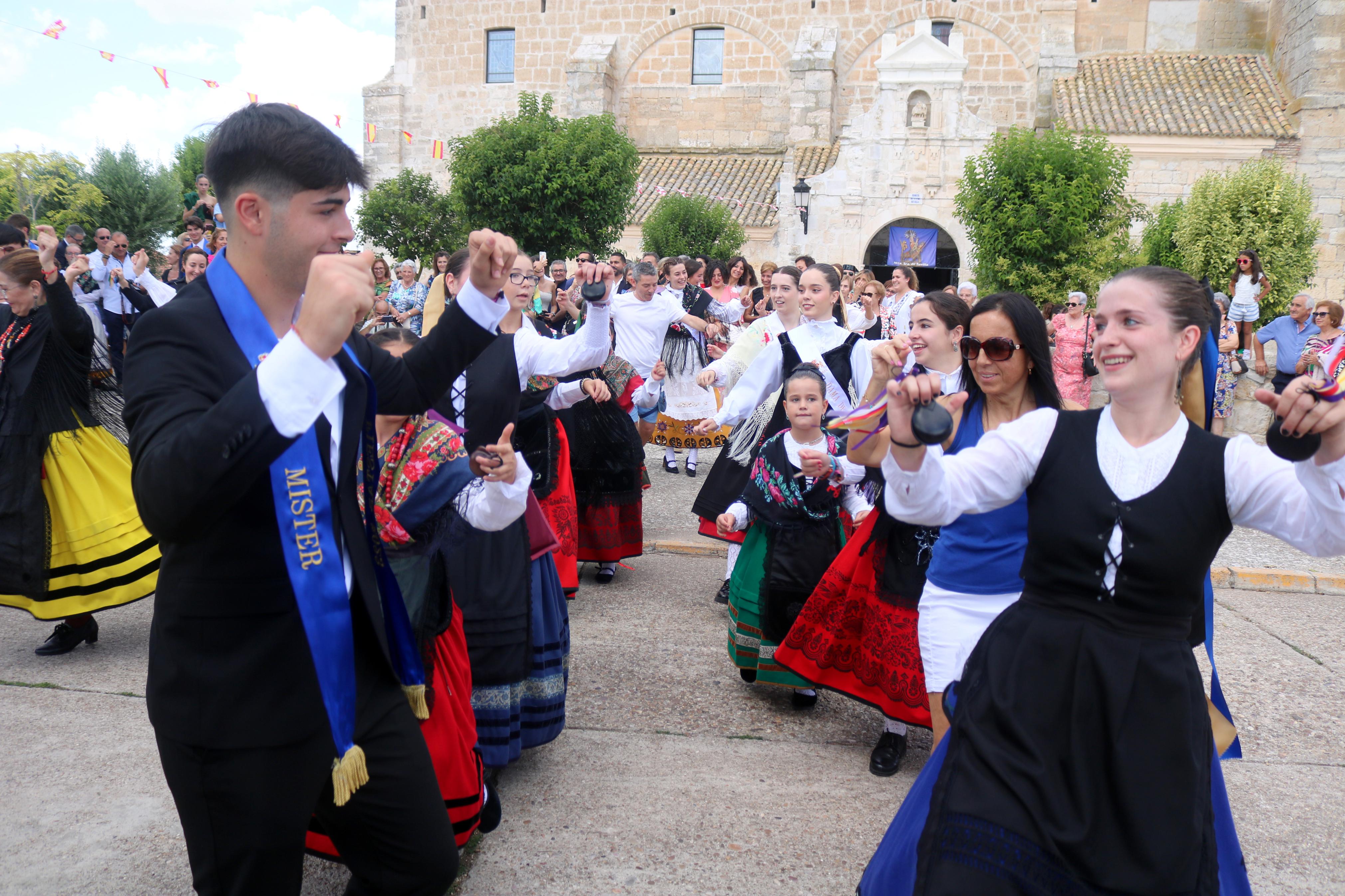 Baltanás se rinde a la Virgen de Revilla