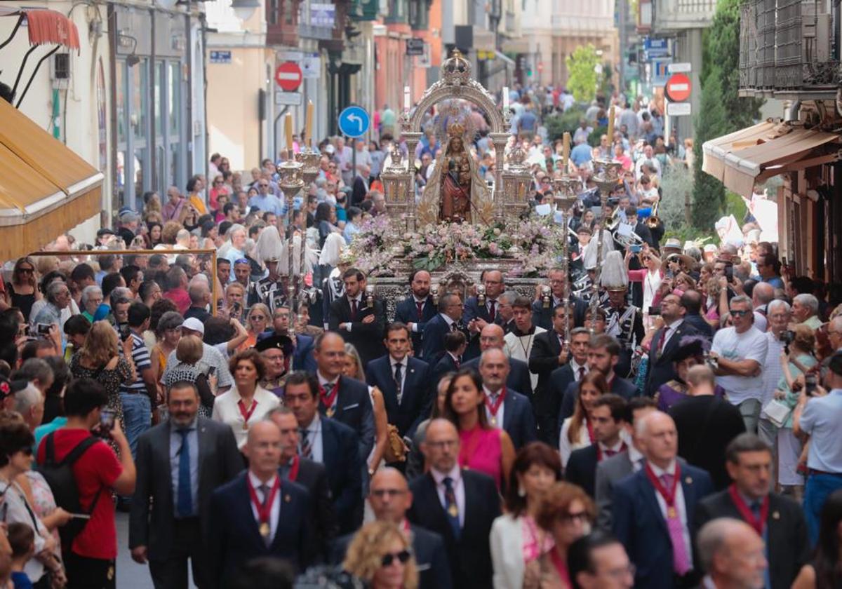 Procesión de la Virgen de San Lorenzo esta mañana por las calles de Valladolid.