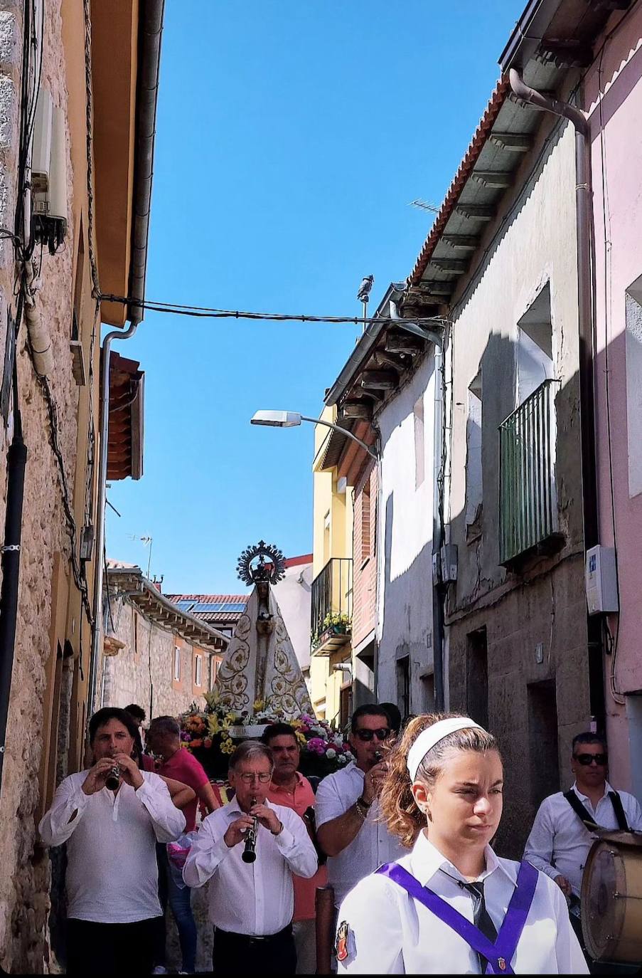 La Virgen de Gracia procesiona en Villanubla