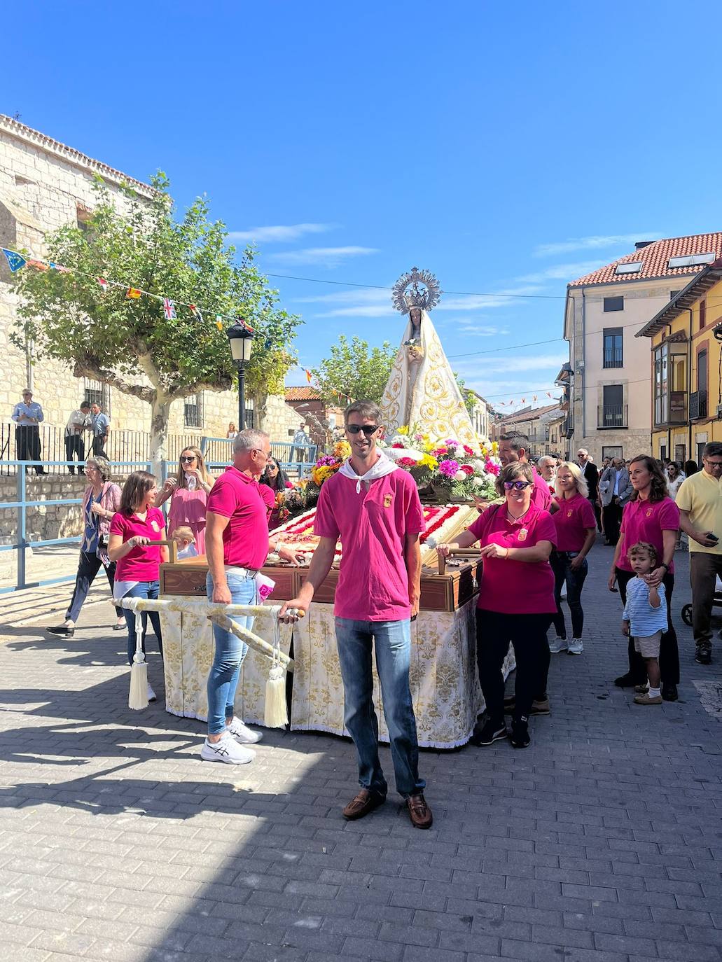 La Virgen de Gracia procesiona en Villanubla