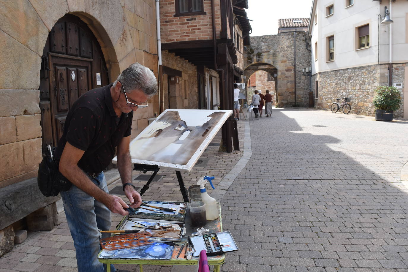 Artistas y lienzos invaden la villa de Aguilar