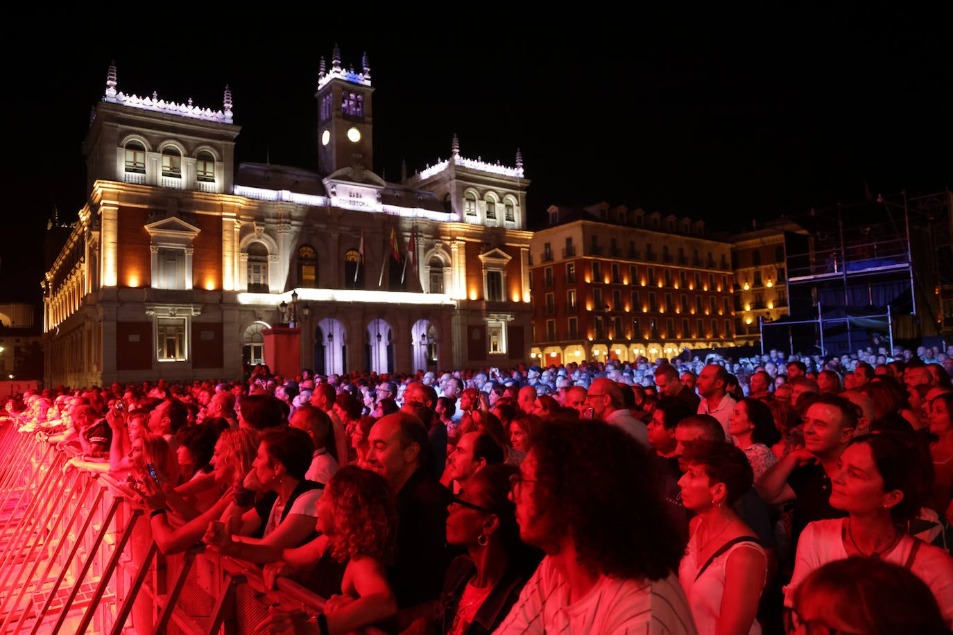 Los conciertos de la noche del sábado en la Plaza Mayor