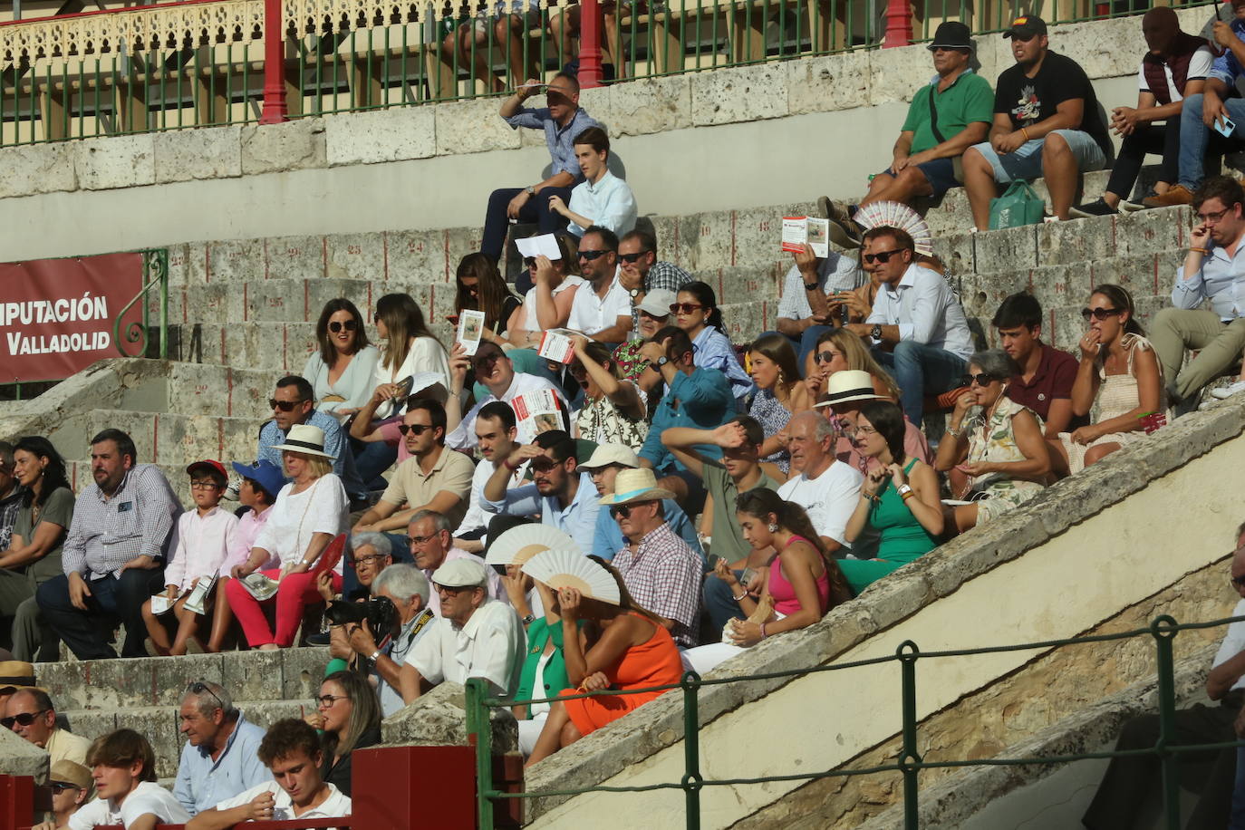 Búscate en los tendidos de la corrida de toros de este domingo (1 de 3)