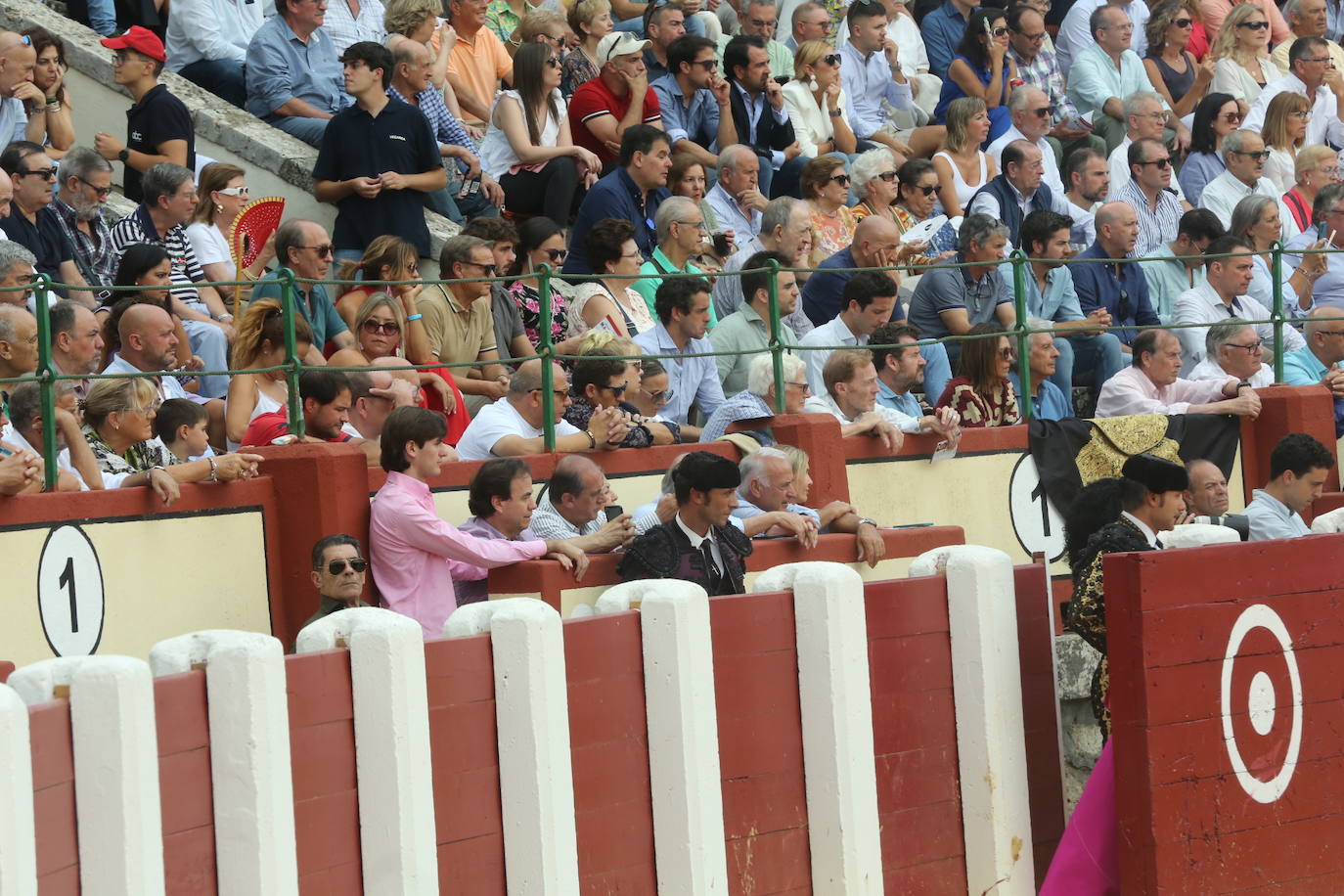 Búscate en los tendidos de la corrida de toros de este domingo (1 de 3)