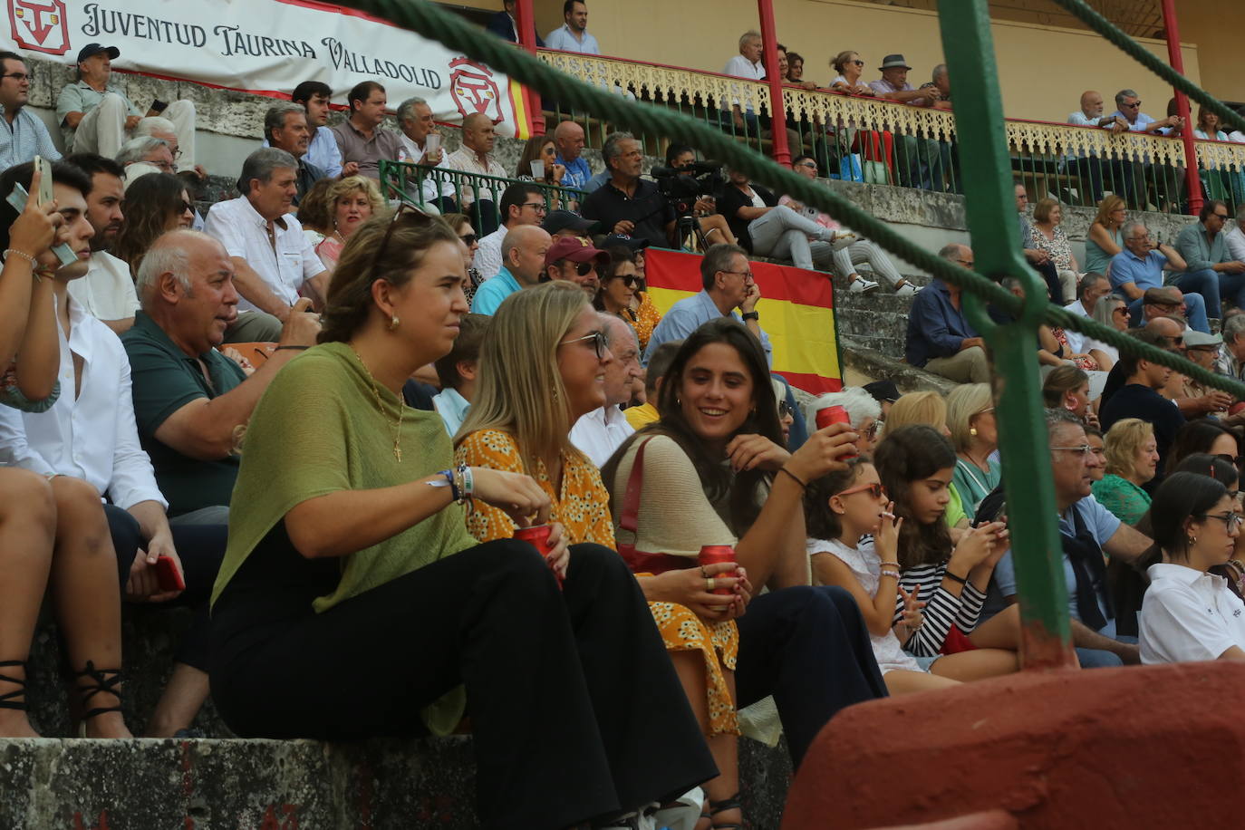 Búscate en los tendidos de la corrida de toros de este domingo (1 de 3)