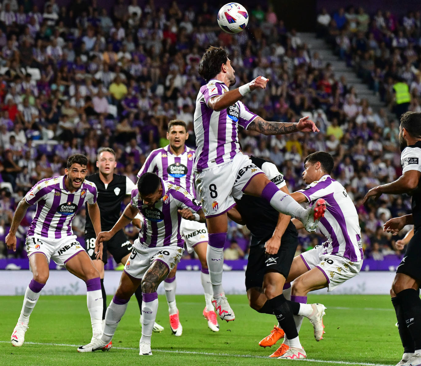 El partido entre el Real Valladolid y el Elche, en imágenes