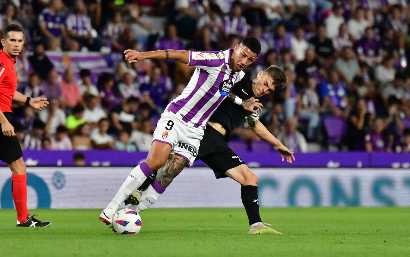 El partido entre el Real Valladolid y el Elche, en imágenes