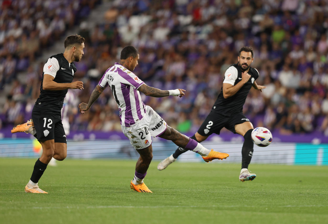 El partido entre el Real Valladolid y el Elche, en imágenes