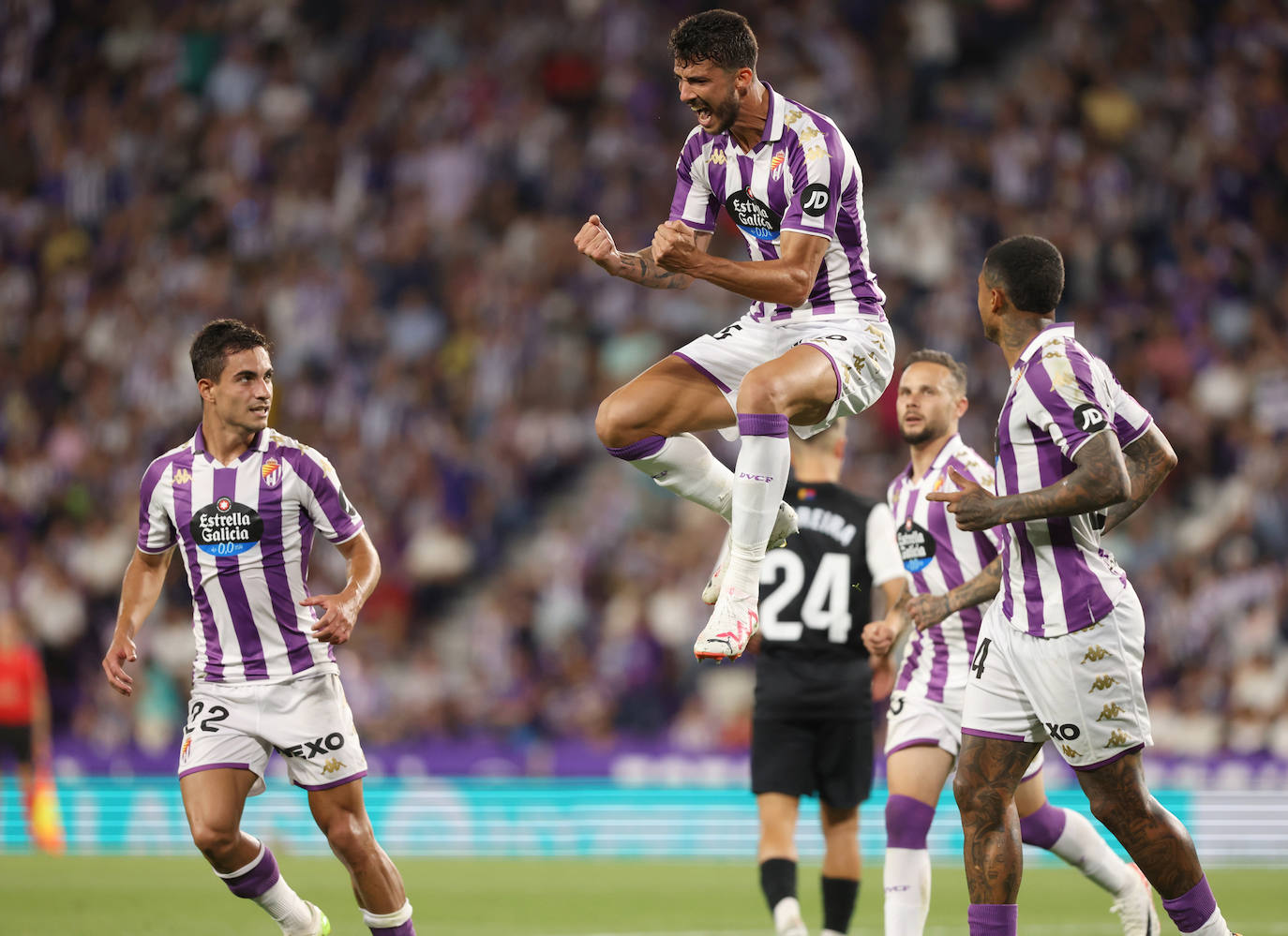 El partido entre el Real Valladolid y el Elche, en imágenes