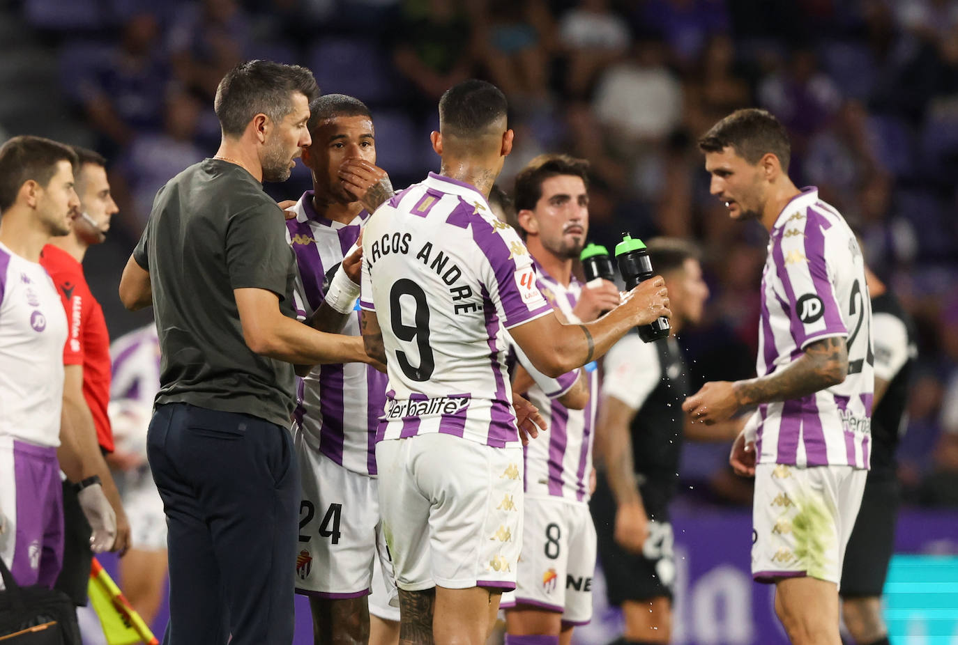 El partido entre el Real Valladolid y el Elche, en imágenes