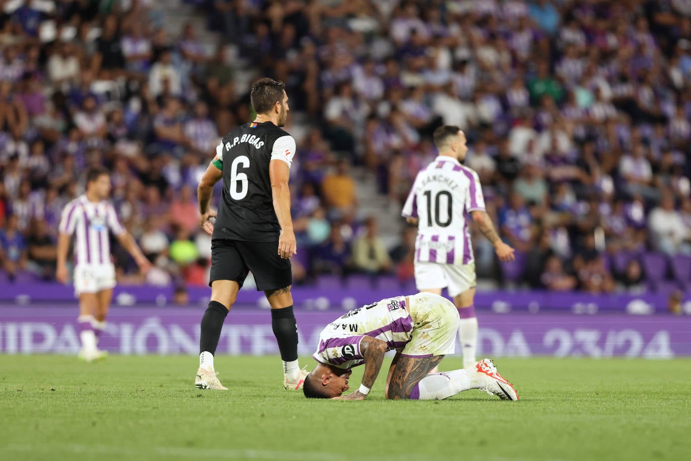 El partido entre el Real Valladolid y el Elche, en imágenes