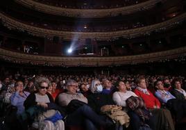 Público durante una proyección de la Seminci en el Teatro Calderón.