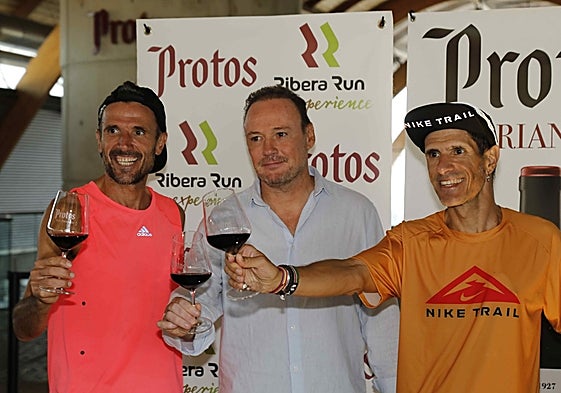 De izquierda a derecha: Chema Martínez, Carlos Villar (director general de Protos) y José Antonio de Pablo 'Depa´ (director de Ribera Run Experience)