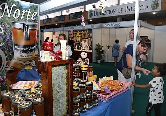 Expositores en la feria de Villamuriel del año pasado.