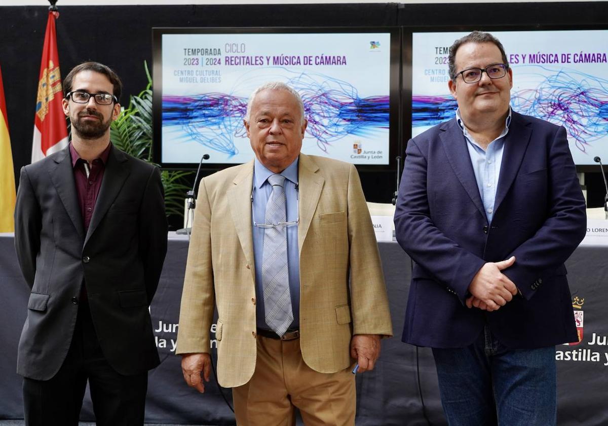 Gonzalo Santonja, consejero de Cultura, Turismo y Deporte, en la presentación del ciclo, acompañado por el director del Centro Nacional de Difusión Musical, Francisco Lorenzo, y el gerente de la OSCyL, Jesús Herrera.