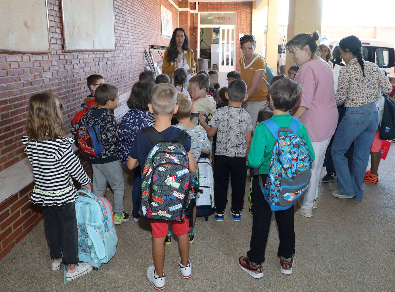 Los alumnos de Dueñas ya reciben clases en Venta de Baños