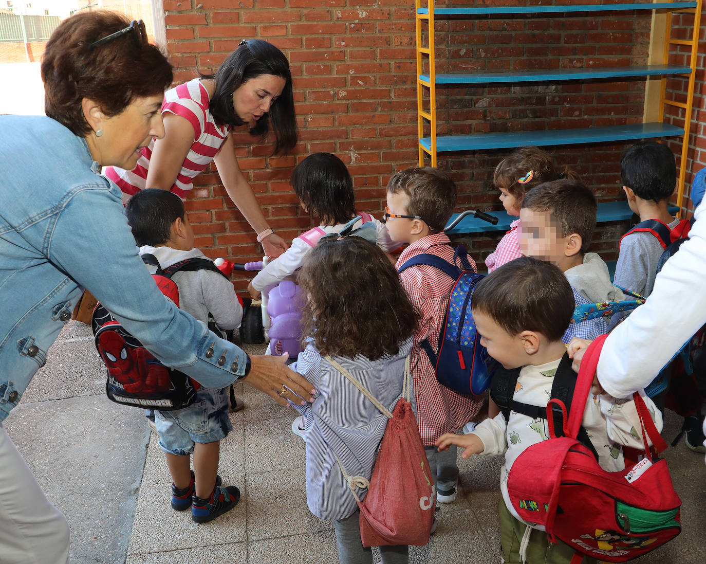 Los alumnos de Dueñas ya reciben clases en Venta de Baños