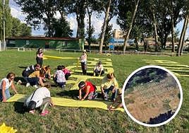 Los torreños trabajan en la elaboración de un gran cartel. Detalle del boceto a escala real a vista de pájaro.