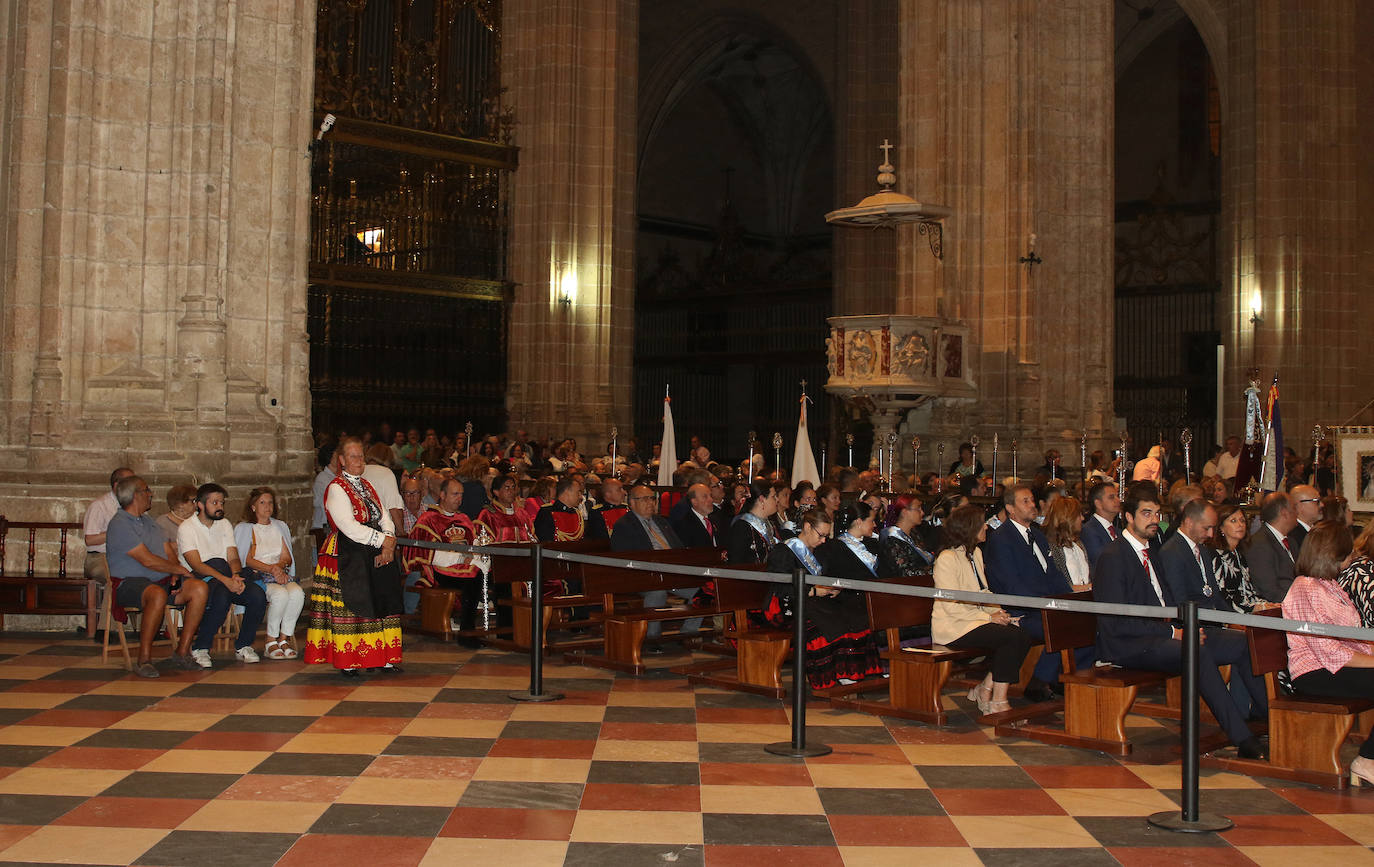 Subida de la Virgen de la Fuencisla en la Catedral