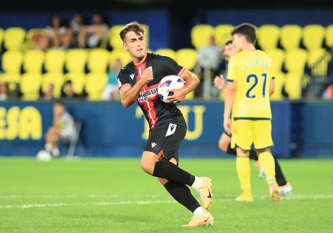 Iván Ayllón celebra un gol con la camiseta del Cartagena frente al Villarreal B.