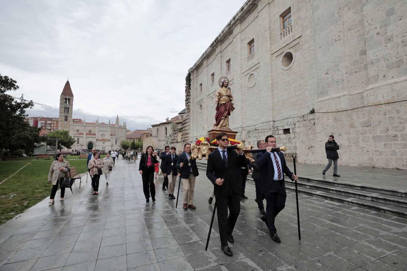 La procesión de las Angustias y la Preciosísima Sangre, en imágenes