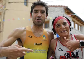 Alberto Bravo y María José García, ganadores de la triatlón.