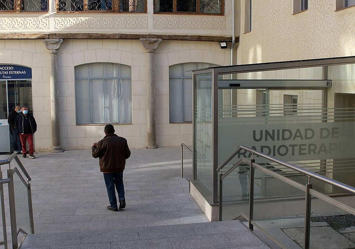 Acceso a la unidad de radioterapia del hospital Recoletas en Segovia.