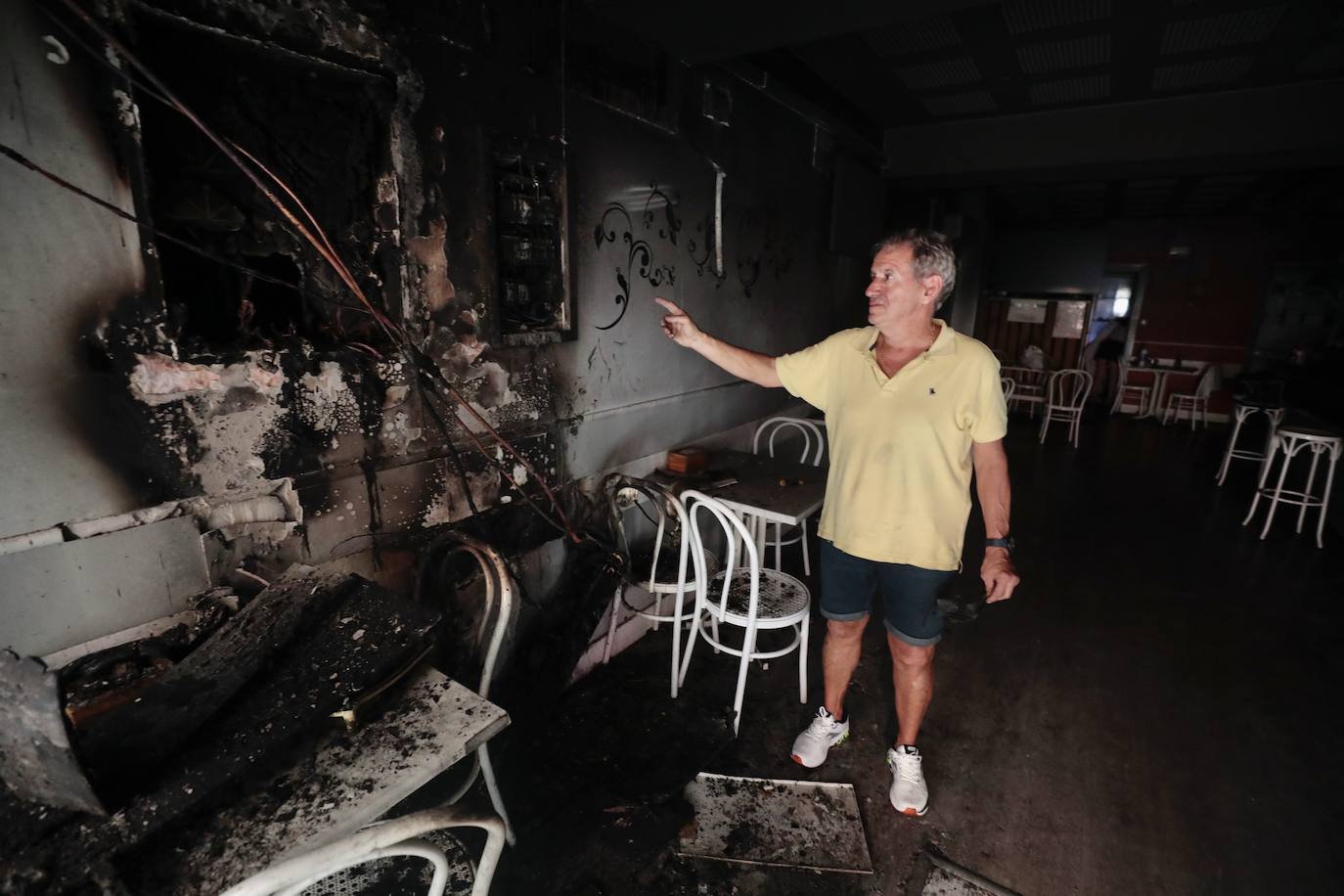 Las imágenes del incendio de un bar del barrio de Pajarillos de Valladolid