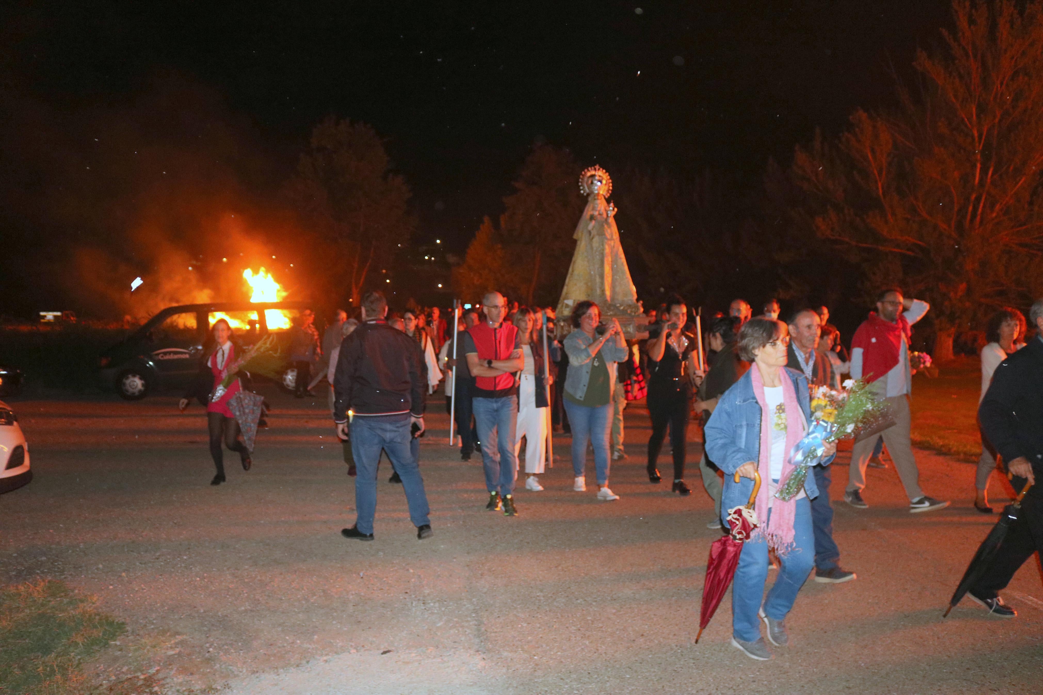 Devoción al resplandor de las hogueras en Palenzuela