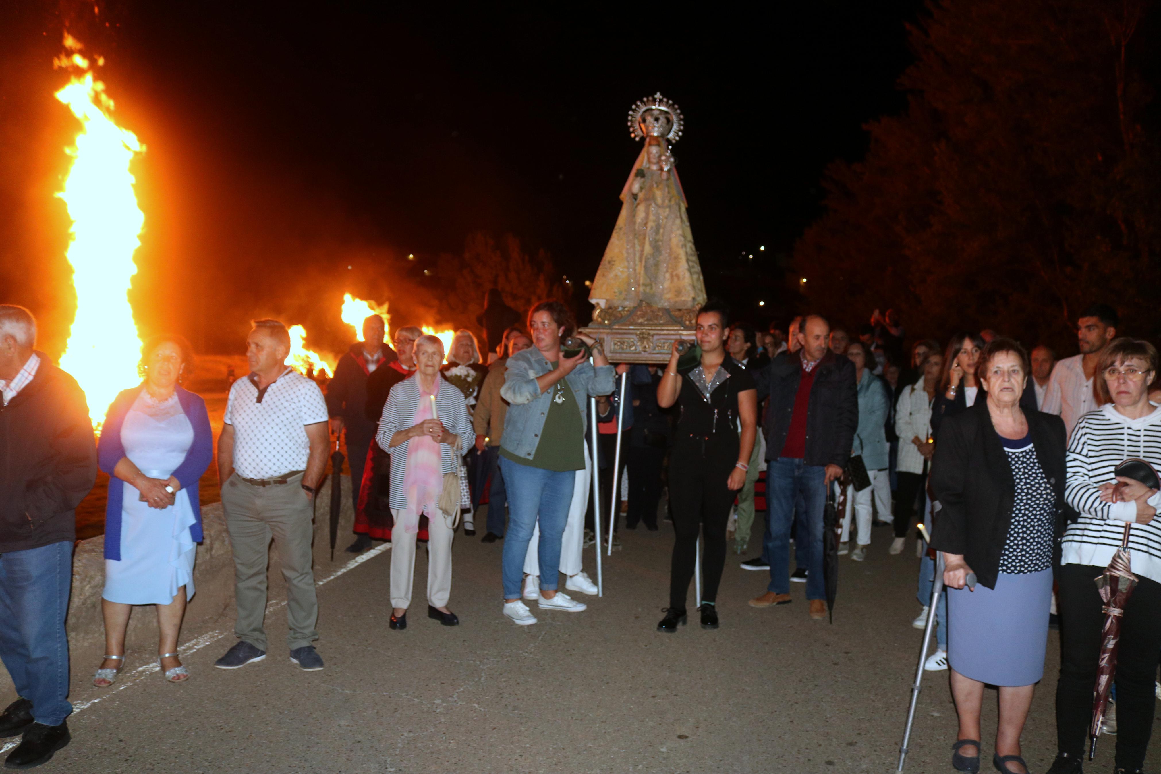 Devoción al resplandor de las hogueras en Palenzuela