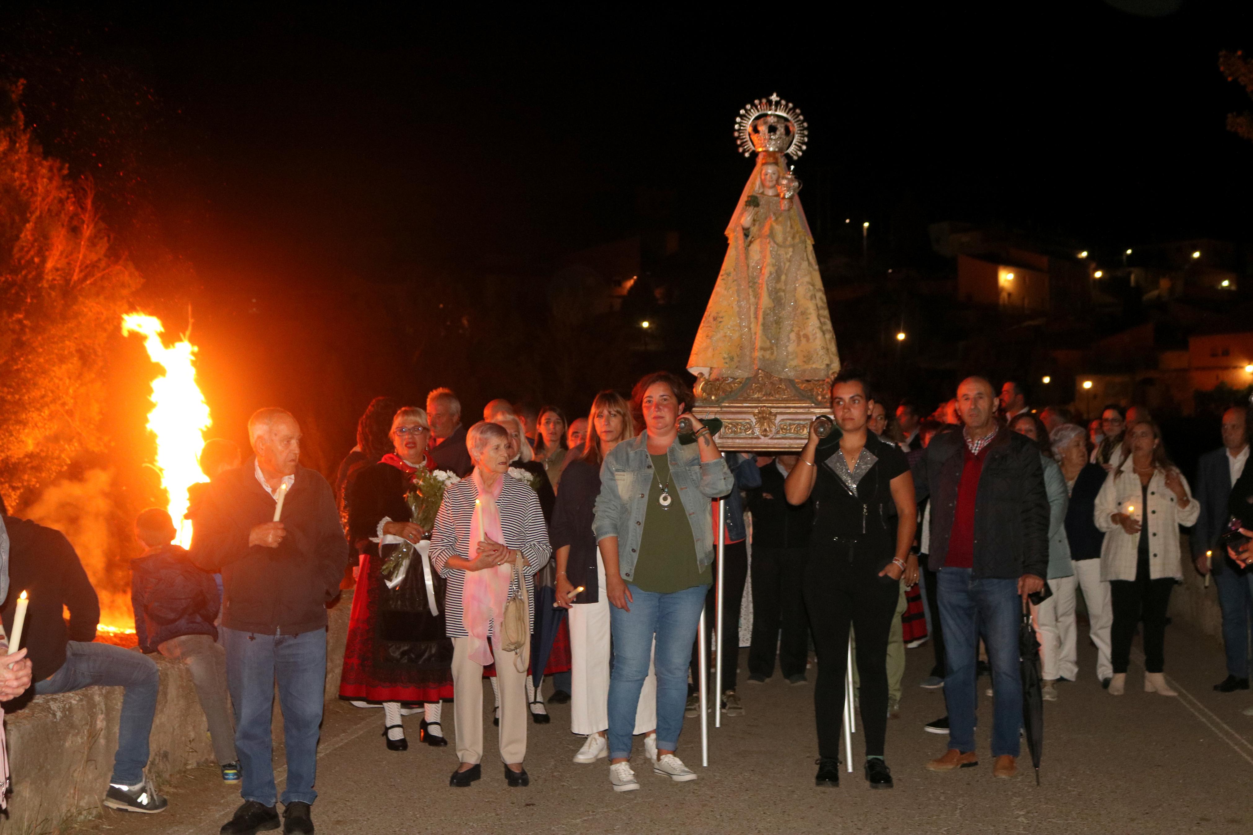 Devoción al resplandor de las hogueras en Palenzuela