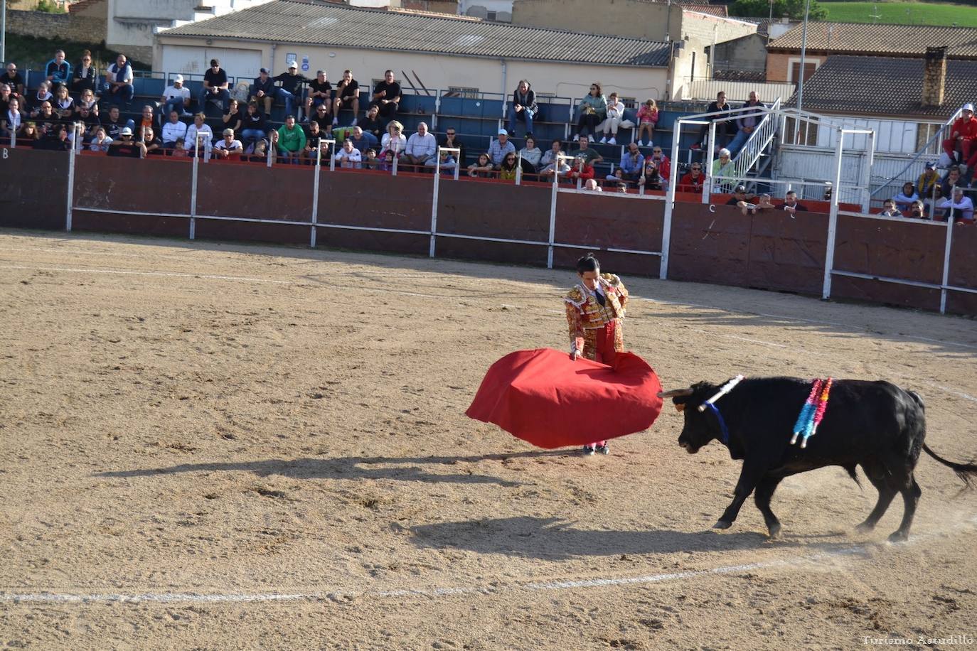 Alegría y color en Astudillo en las fiestas de la Santa Cruz