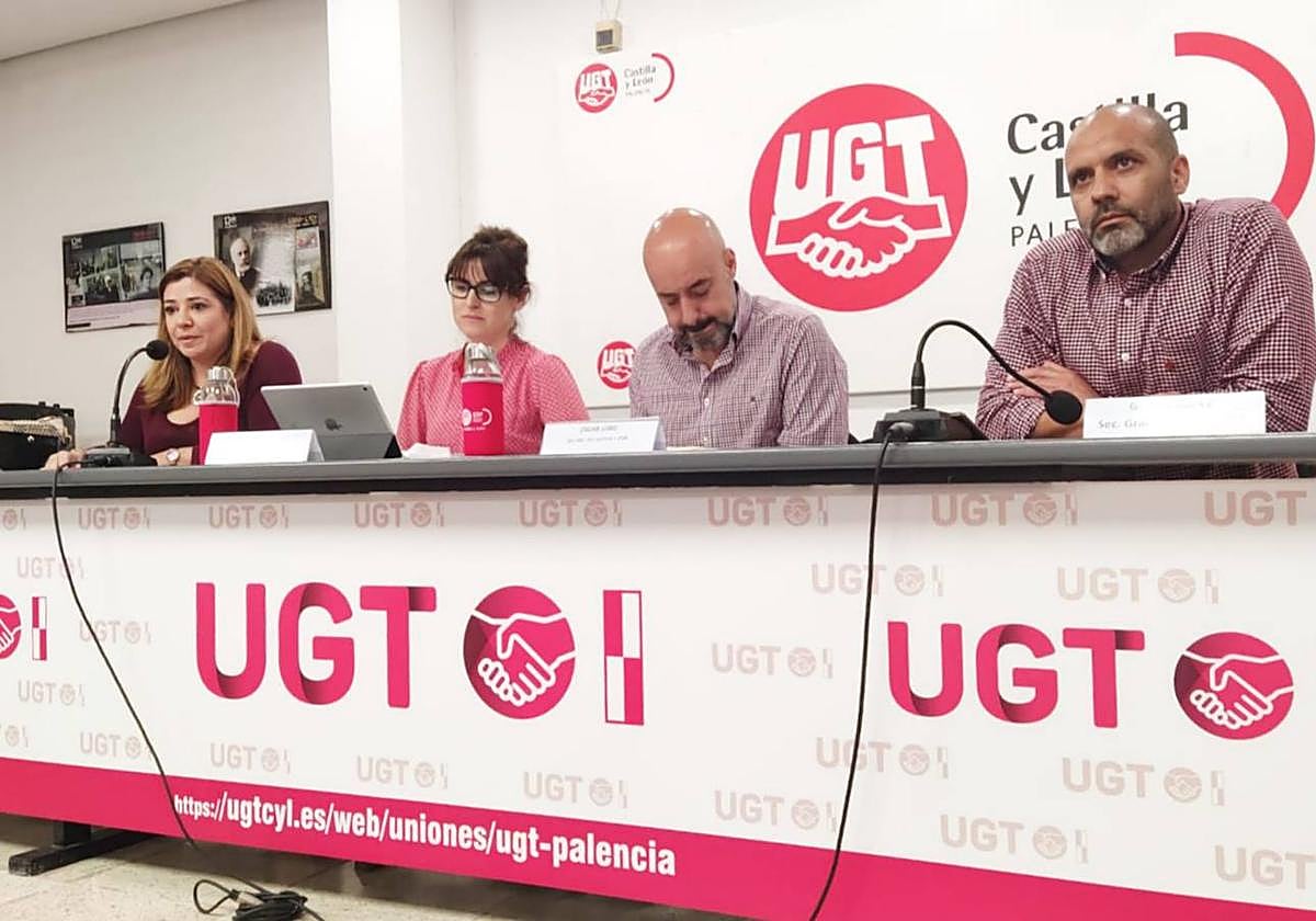 Gorka López, a la derecha, con otros dirigentes de UGT.