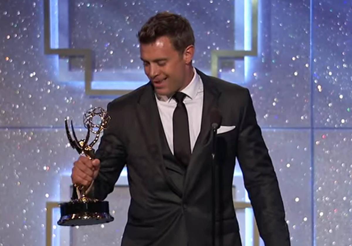 Billy Miller con uno de sus tres premios Emmy, por su papel en 'The Young and the Restless'.