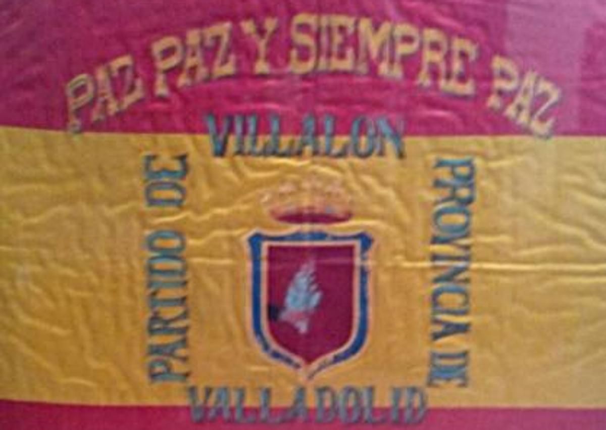 Imagen secundaria 1 - Arriba, anuncio en el Boletín Oficial del Somatén en 1927. Debajo, a la izquierda, bandera del Somatén de Villalón de Campos. A la derecha, madrina de la bandera del Somatén de Villabañez.