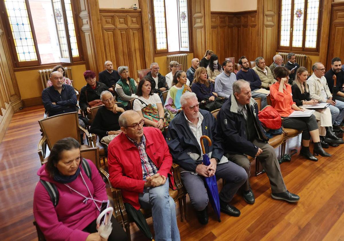 Imágenes del pleno que ha aprobado la urbanización de la Dársena