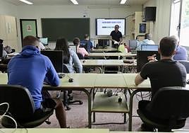 Alumnos en una clase del Instituto Galileo.