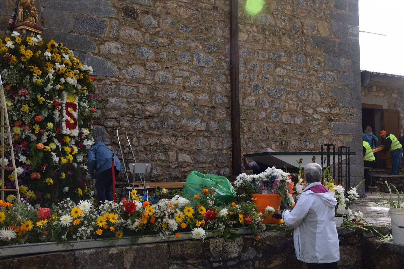 La romería de la Virgen del Brezo en Villafría de la Peña reúne a miles de fieles