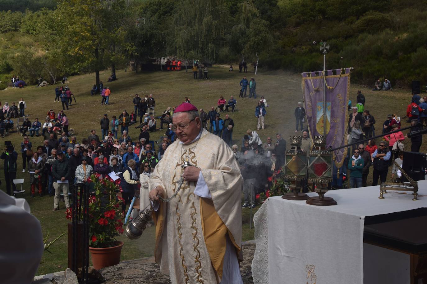 La romería de la Virgen del Brezo en Villafría de la Peña reúne a miles de fieles