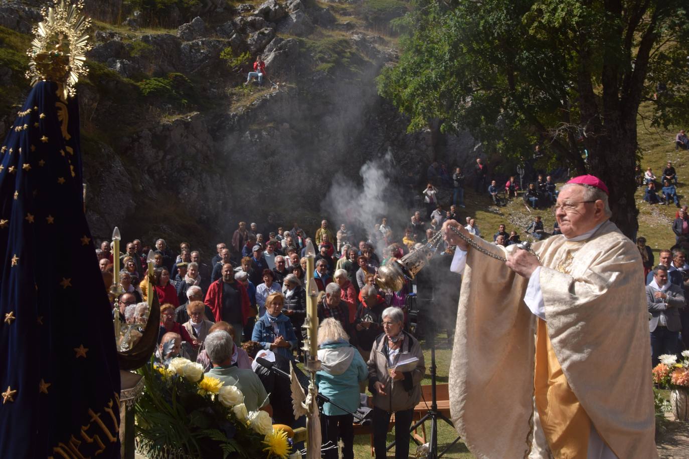 La romería de la Virgen del Brezo en Villafría de la Peña reúne a miles de fieles