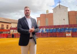 David de la Viuda, alcalde de Mayorga, en la plaza de toros.