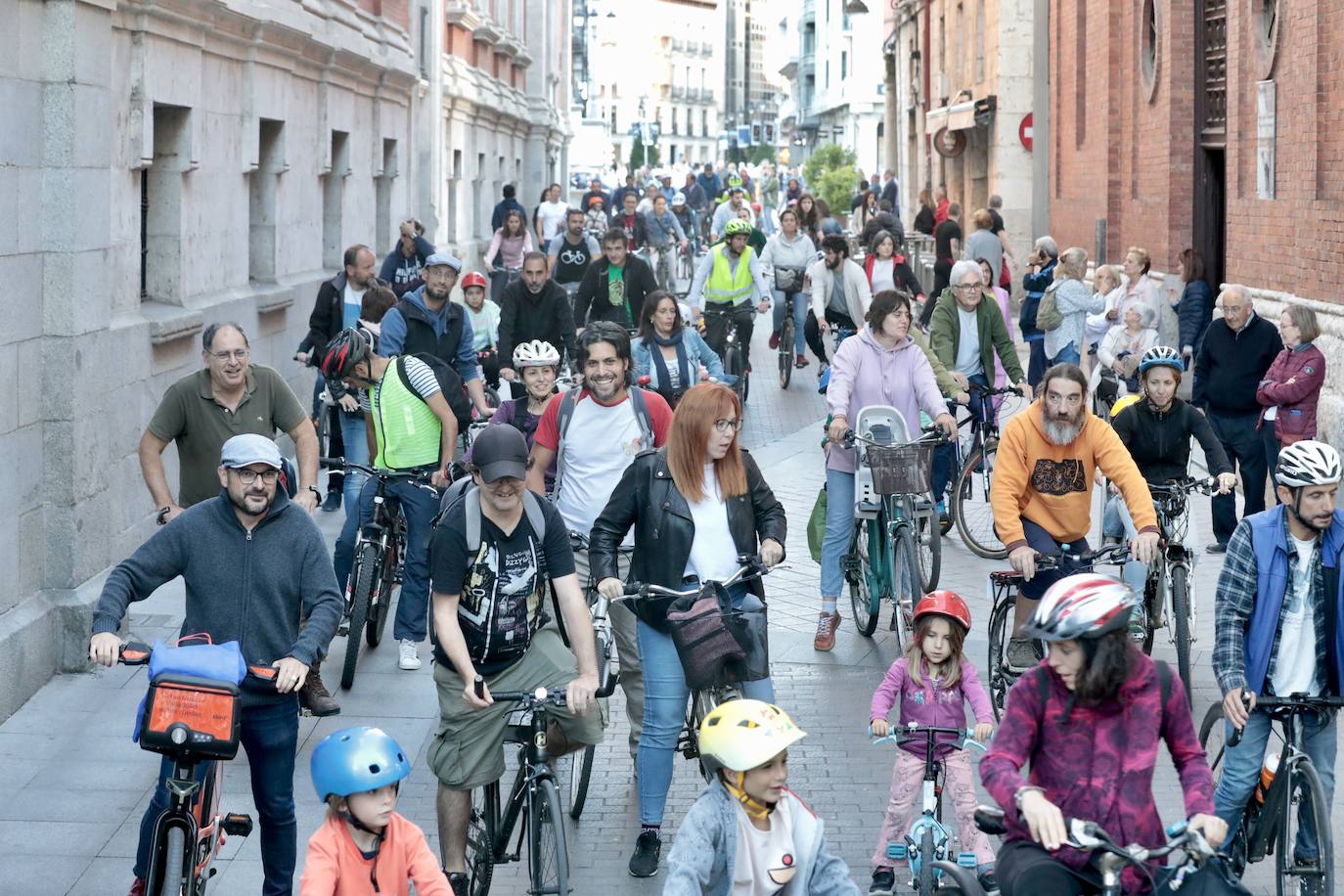 Las imágenes de la bicicletada del Día sin Coche en Valladolid