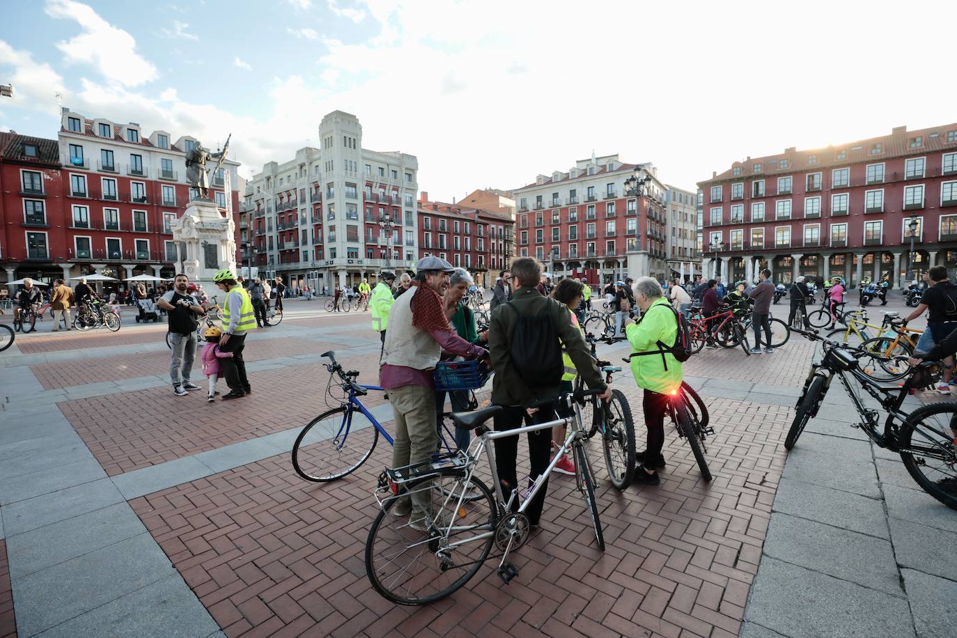 Las imágenes de la bicicletada del Día sin Coche en Valladolid