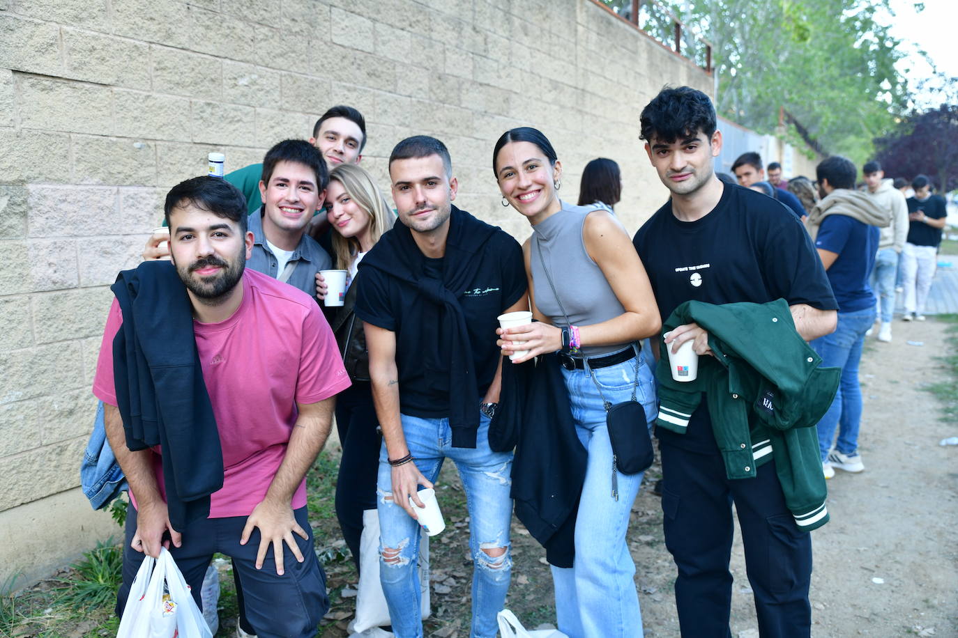 Las colas del concierto de Quevedo en Valladolid, en imágenes (1/2)