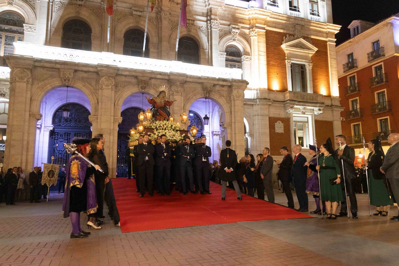 Procesión triunfal de la Santa Vera Cruz Coronada en Valladolid (II)