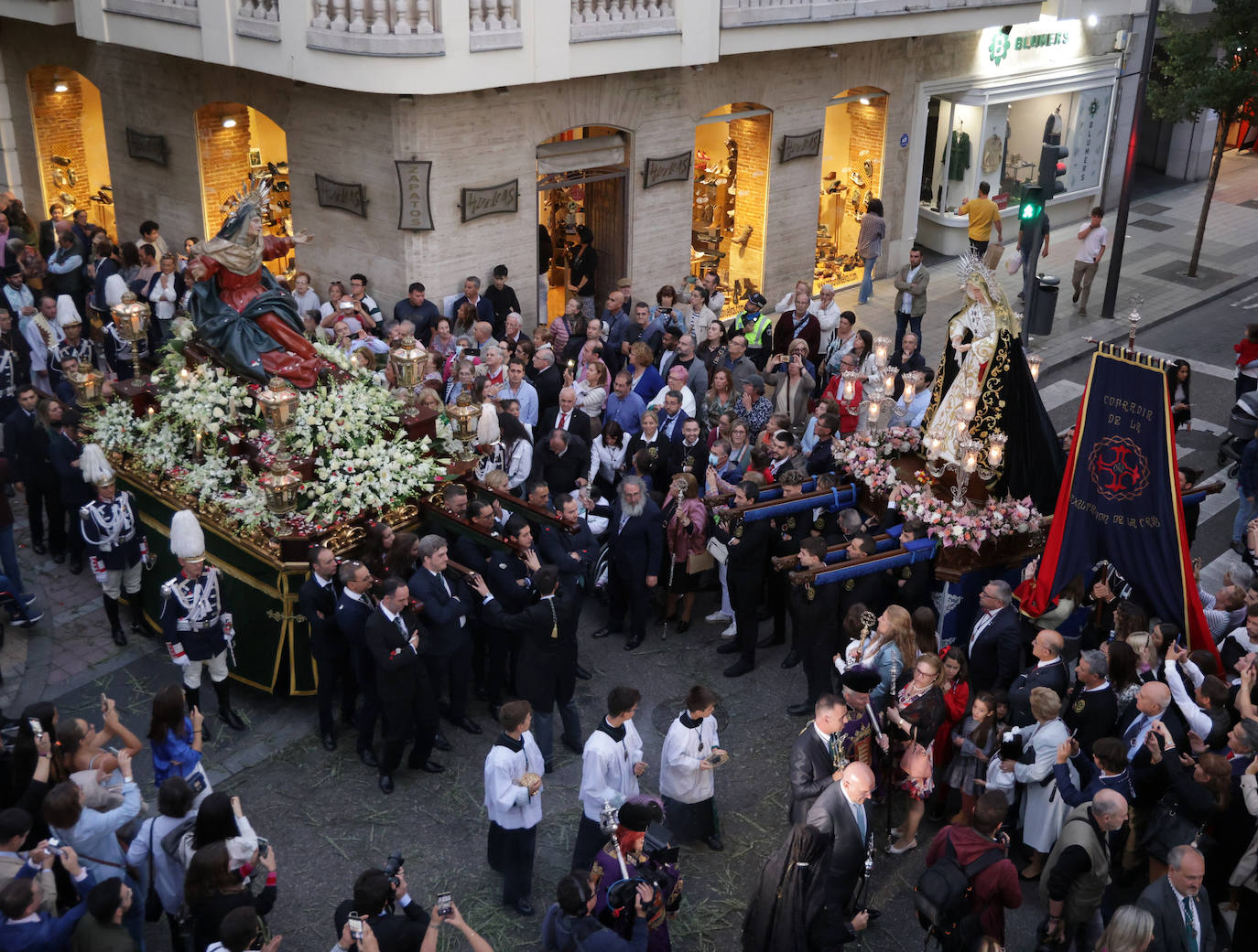 Procesión triunfal de la Santa Vera Cruz Coronada en Valladolid (I)