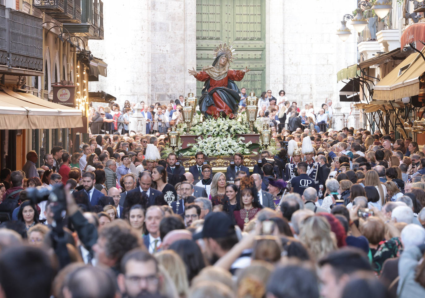 Procesión triunfal de la Santa Vera Cruz Coronada en Valladolid (I)