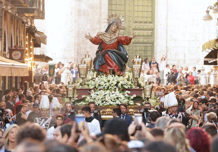 Procesión de la Vera Cruz Coronada.