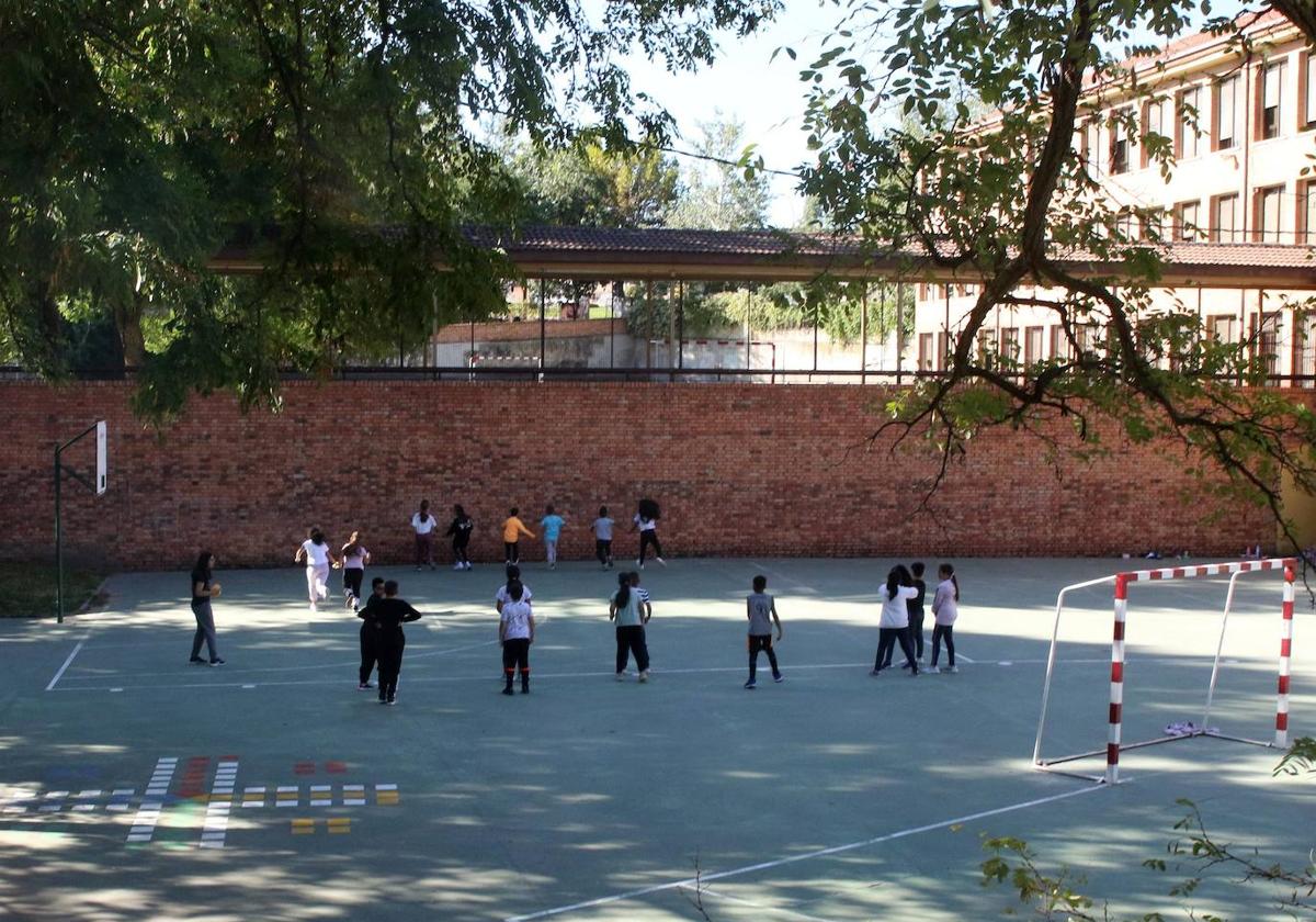 Patio del colegio público San José.