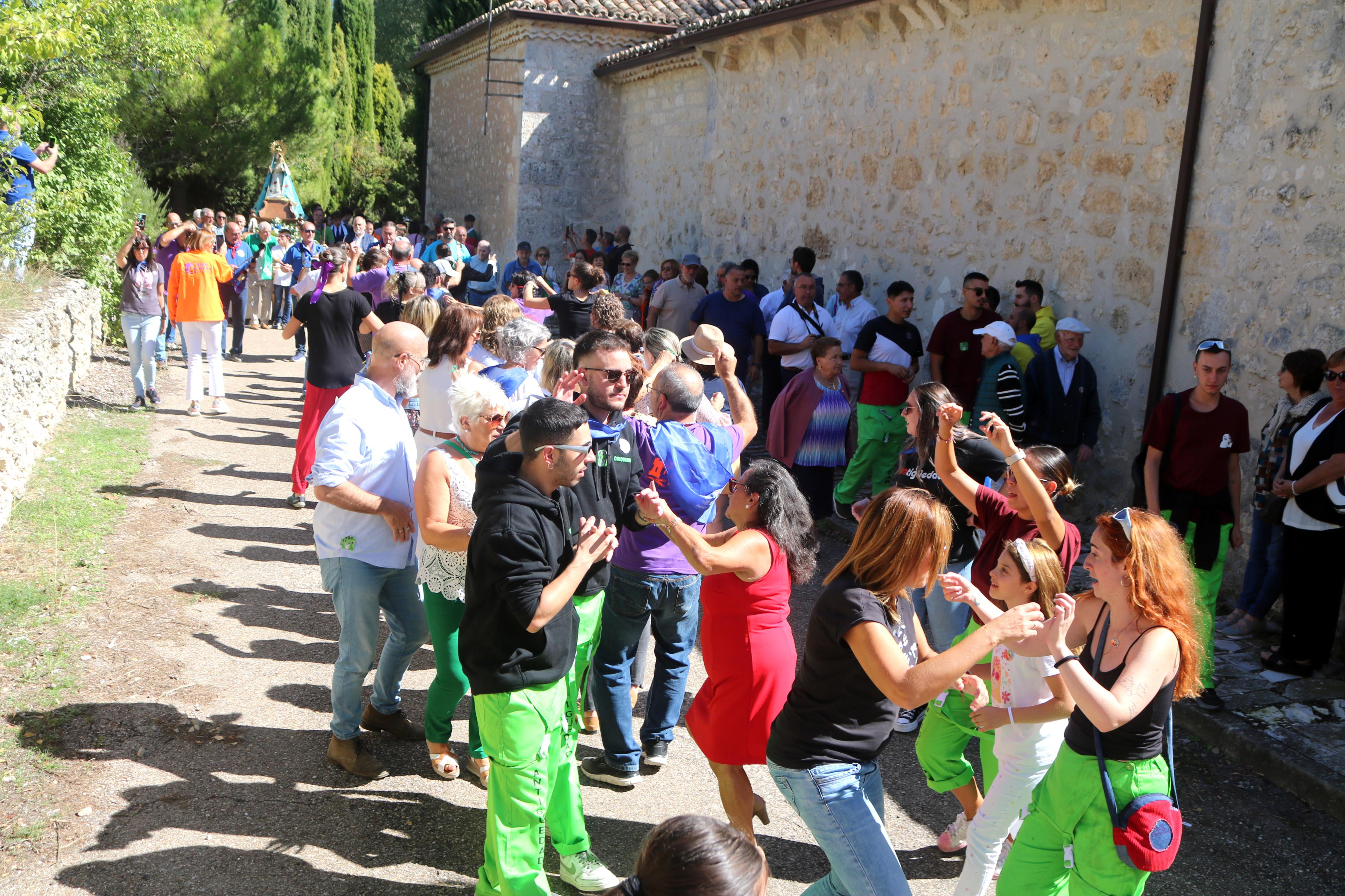 Antigüedad se rinde a la Virgen de Garón